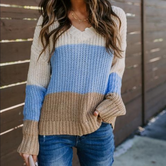 Vici Sweaters - NWT! Vici kismet V-neck Colorblock Sweater